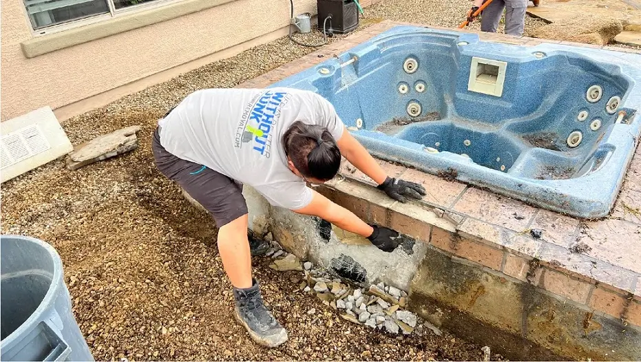 Above ground jacuzzi and hot tub unit for removal and disposal